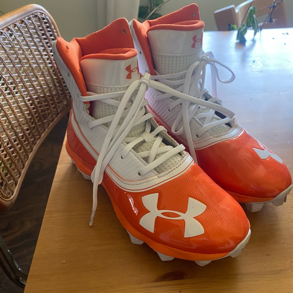Boys football cleat 4.5y